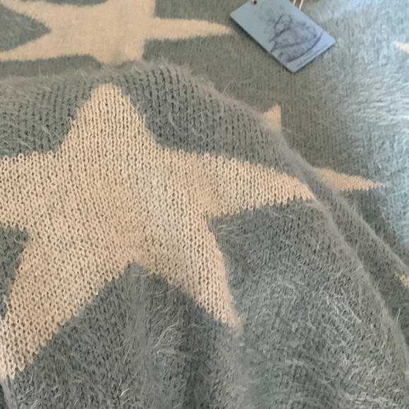 SOLD Show me your Mumu Star Cinderella Sweater (NWOT) - Picture 7 of 7